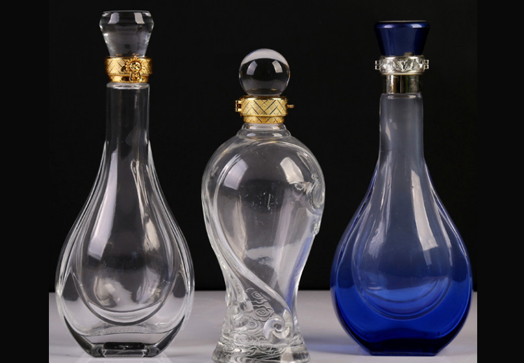 噴涂玻璃酒瓶與普通玻璃酒瓶之間有哪些區(qū)別？